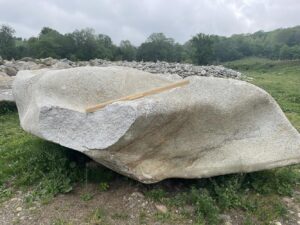Валун гранит светло-серый 17 тонн